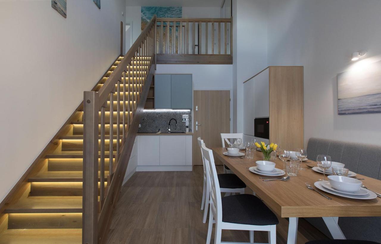 Willa Przy Porcie - Apartamenty Z Aneksami Kuchennymi Ustka Esterno foto