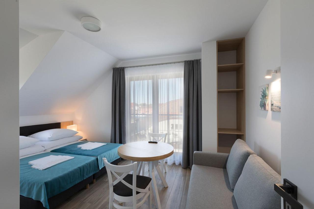 Willa Przy Porcie - Apartamenty Z Aneksami Kuchennymi Ustka Esterno foto