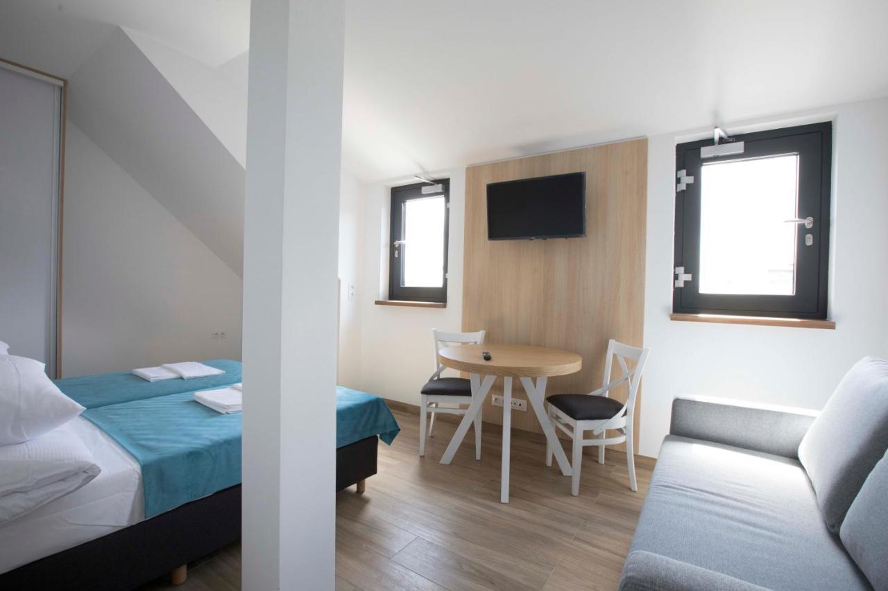 Willa Przy Porcie - Apartamenty Z Aneksami Kuchennymi Ustka Esterno foto