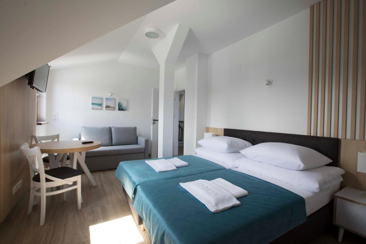 Willa Przy Porcie - Apartamenty Z Aneksami Kuchennymi Ustka Esterno foto