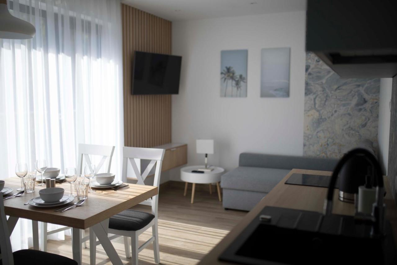 Willa Przy Porcie - Apartamenty Z Aneksami Kuchennymi Ustka Esterno foto