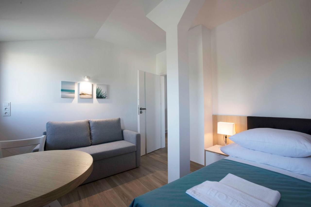 Willa Przy Porcie - Apartamenty Z Aneksami Kuchennymi Ustka Esterno foto
