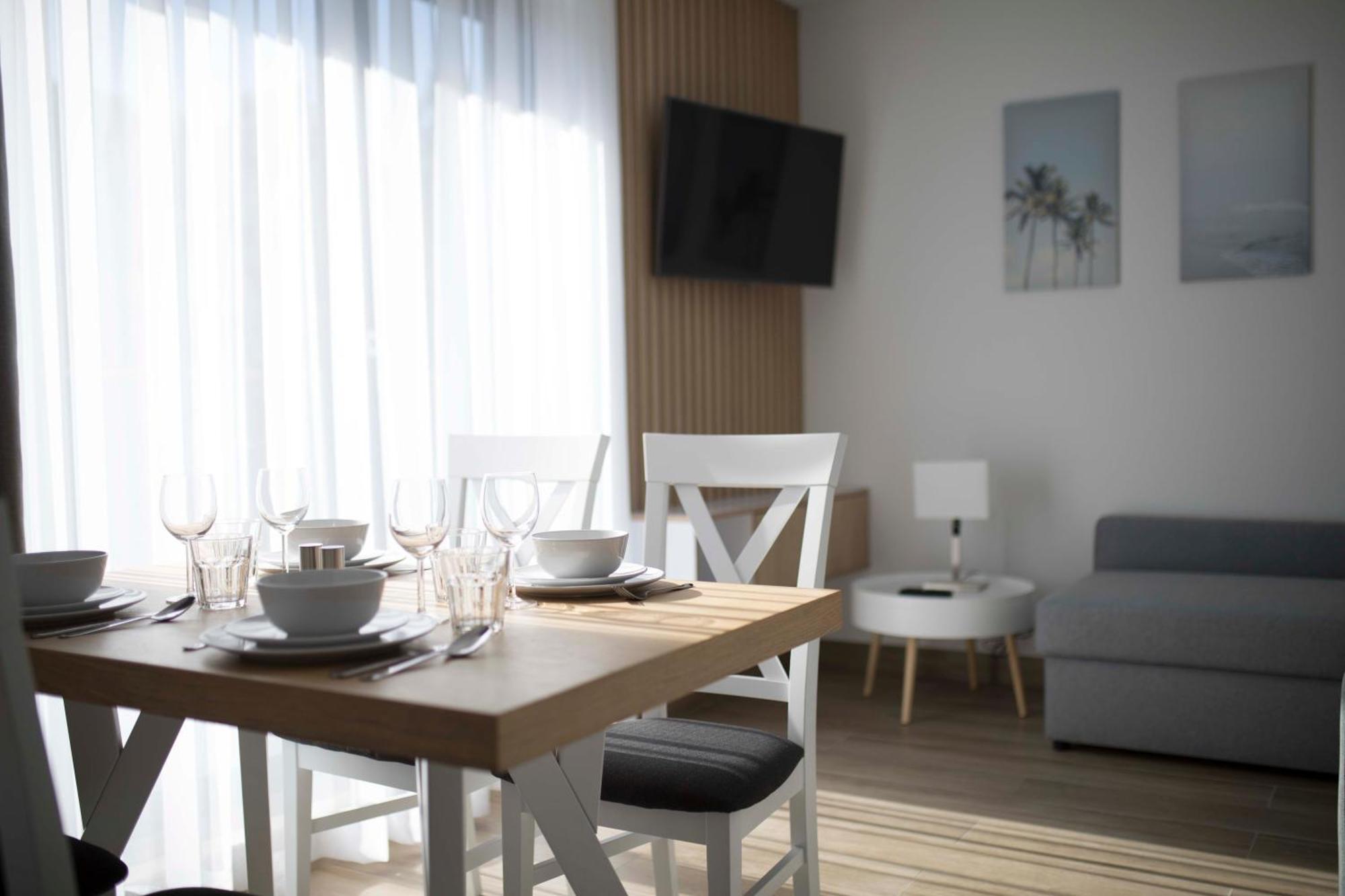 Willa Przy Porcie - Apartamenty Z Aneksami Kuchennymi Ustka Esterno foto