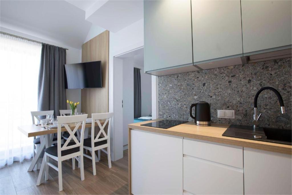 Willa Przy Porcie - Apartamenty Z Aneksami Kuchennymi Ustka Esterno foto
