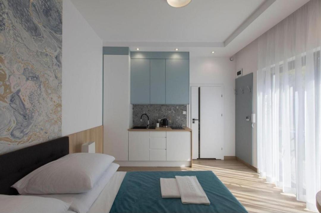 Willa Przy Porcie - Apartamenty Z Aneksami Kuchennymi Ustka Esterno foto